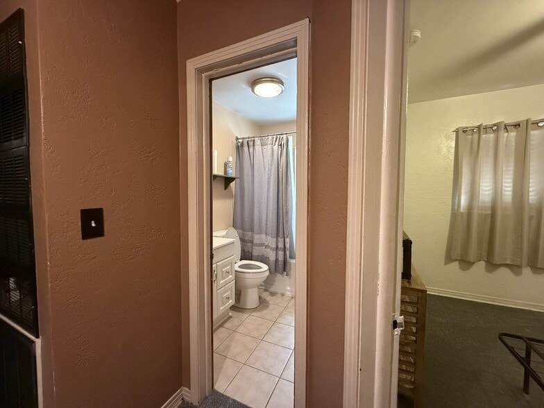 Hallway to Bath and 2nd BR - 4128 12th Ave N