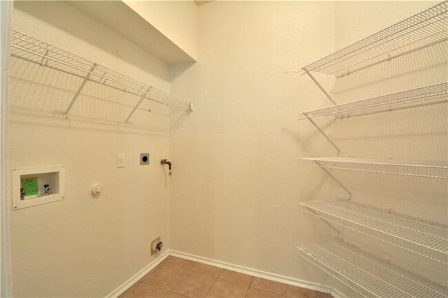 Building Photo - 1520 Darjeeling Dr