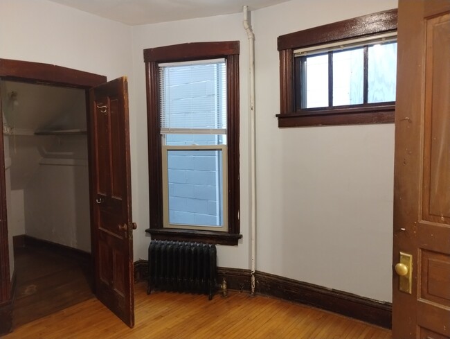 Central bedroom 3 - 430 W Wilson St