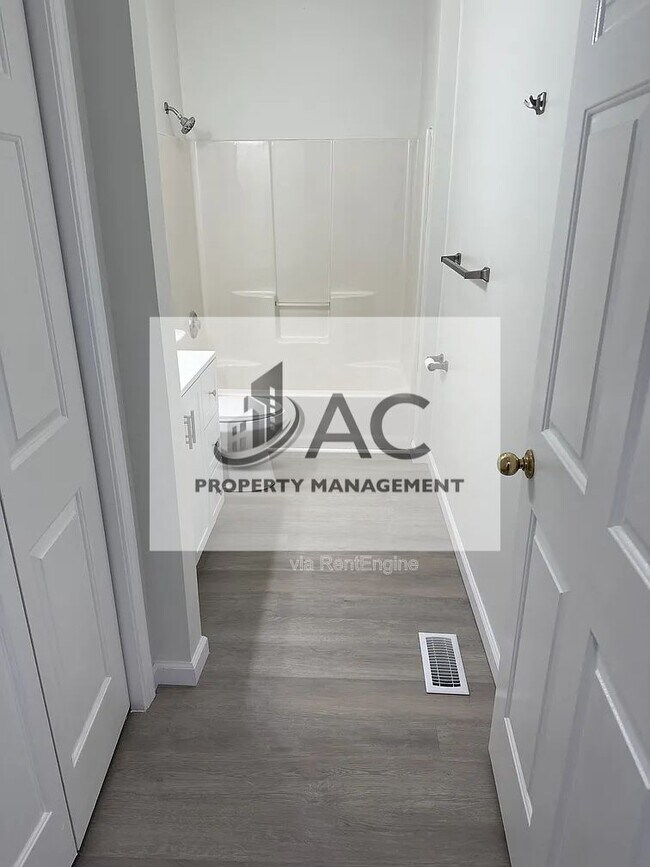 Building Photo - 52 Smith Lake Rd