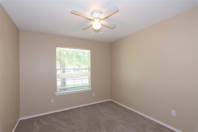 Building Photo - 245 Shale Dr