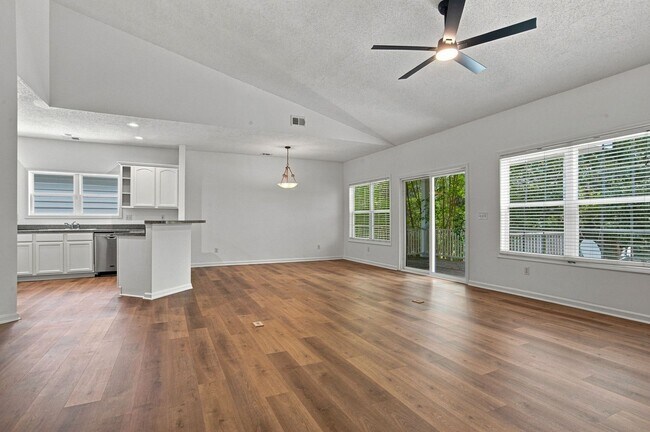 Building Photo - 13 Paddington Ln