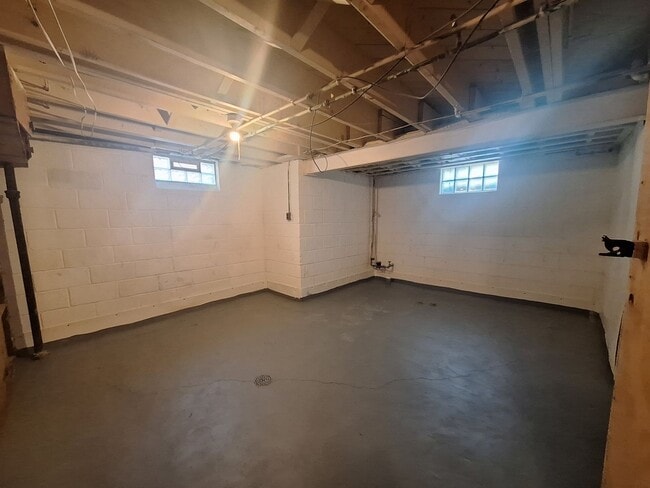 Building Photo - Come see your next home!!  3 bed, 2 bath i...