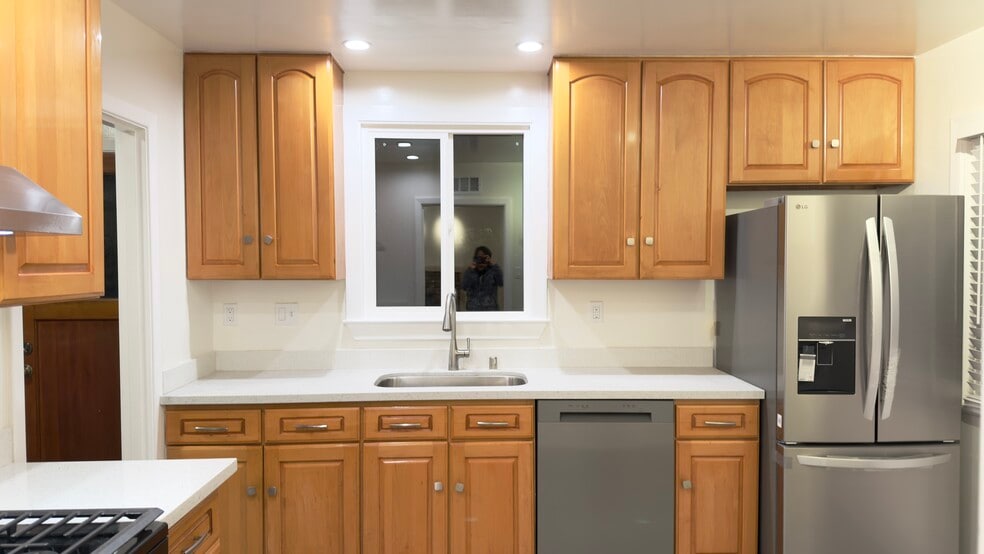 Building Photo - 1632 Albemarle Way