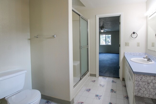 Building Photo - 3200 Lorian Ln SE