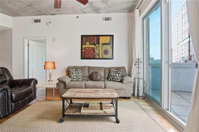 Building Photo - 44 Peachtree Pl NE