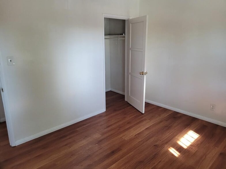 Building Photo - 966 Holly St