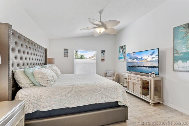 Building Photo - 6887 Viale Elizabeth