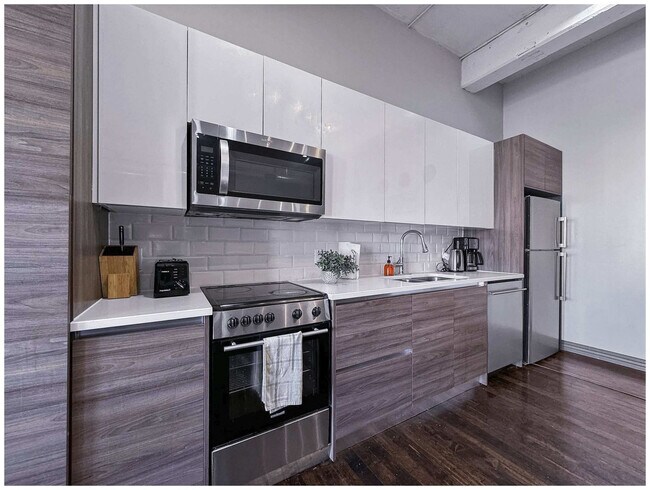 Building Photo - 555 Evergreen St