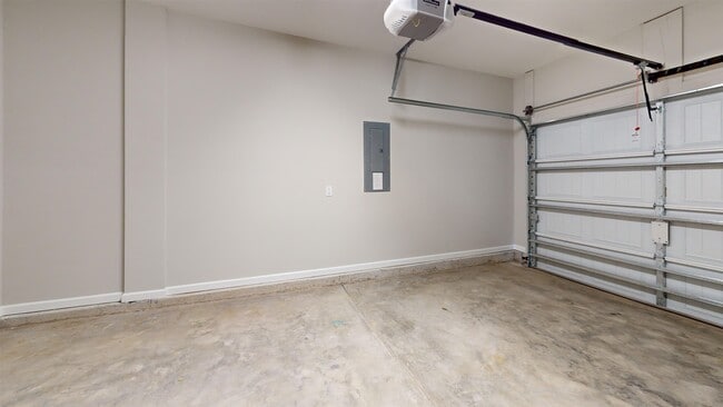 Building Photo - 1032 Moen Lp