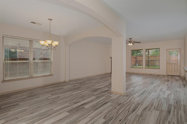 Building Photo - 11 Handbridge Pl