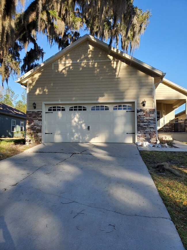 Building Photo - 3/2 with 2 car garage in South Pointe