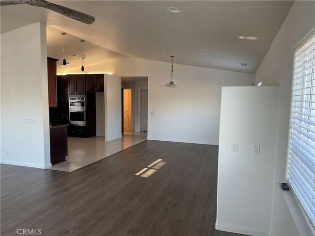 Building Photo - 138 W Canada