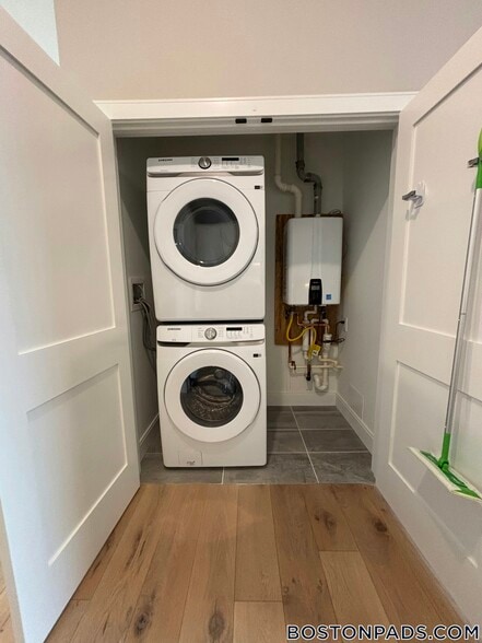 Building Photo - 157 Everett St