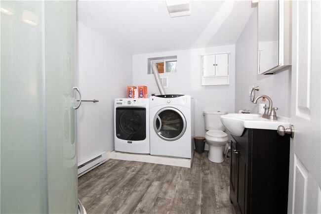 Building Photo - 145 9th St