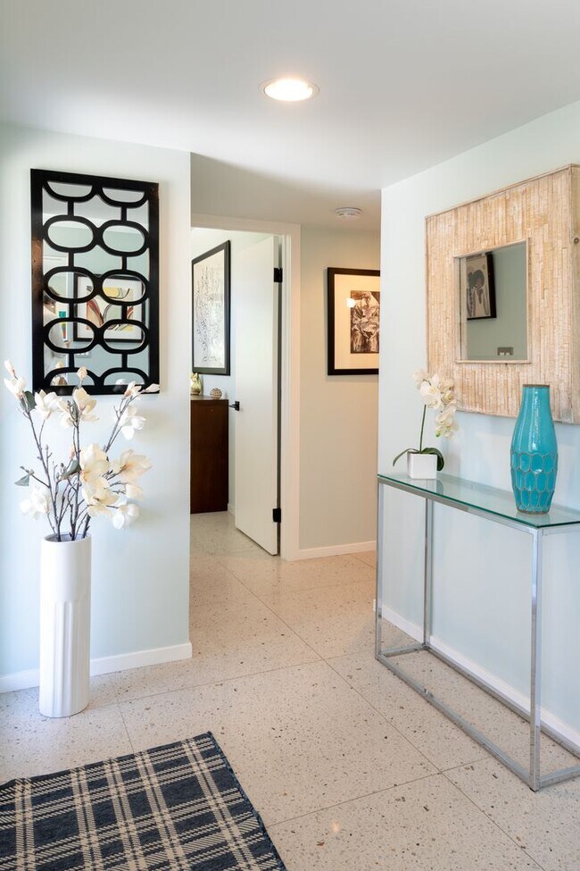 Building Photo - Luxury Mid Century Oasis in Palm Springs