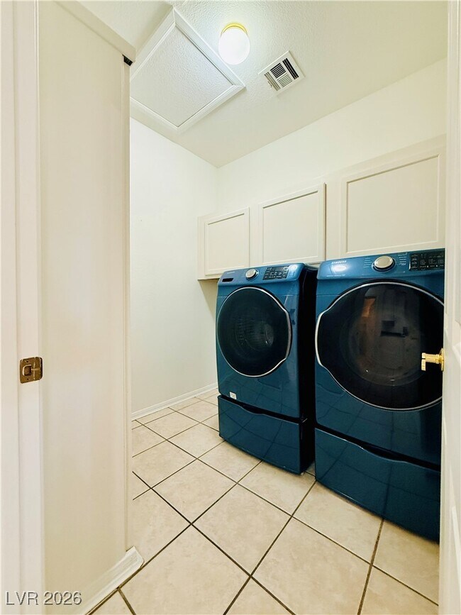 Building Photo - 2547 Serenity Hollow Dr