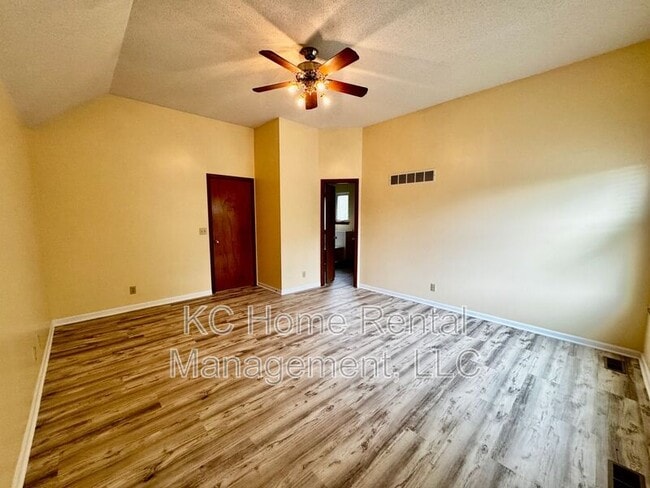 Building Photo - 1398 S Brentwood Dr