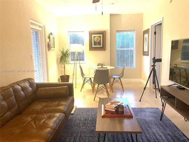 Building Photo - 5116 SW 57th Ave