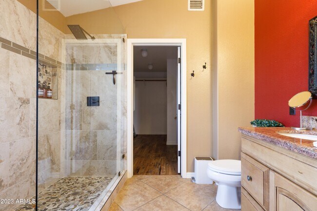 Building Photo - 1431 E Century Ave