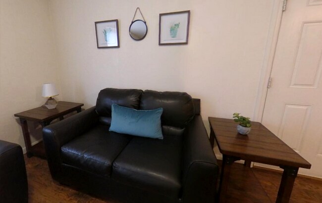 Interior Photo - Crimson Grant