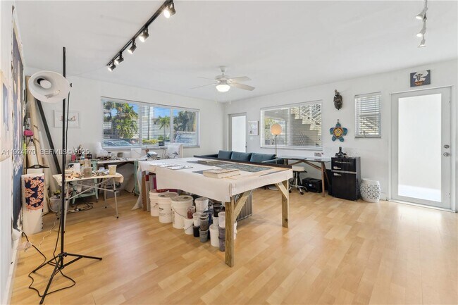 Building Photo - 7440 Byron Ave