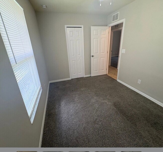 Building Photo - Charming 3-Bedroom, 2-Bath Single-Family Home Available Now!