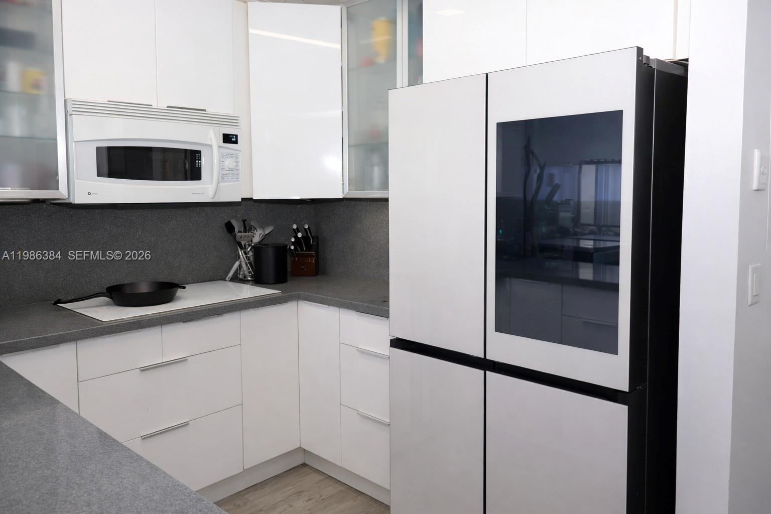 Building Photo - 3675 N Country Club Dr