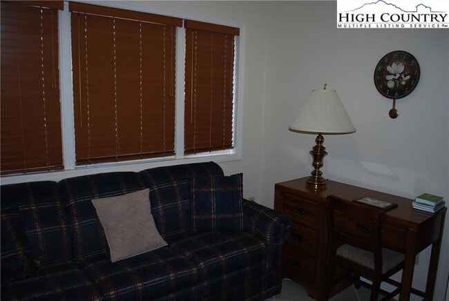 Building Photo - 421 E Landing Dr