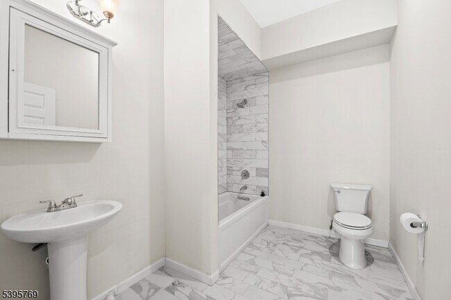 Building Photo - 176 Union Ave