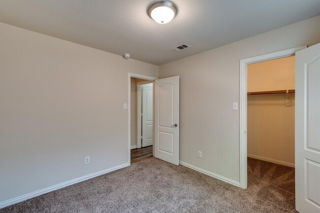 Building Photo - 121 Cliff Height Cir