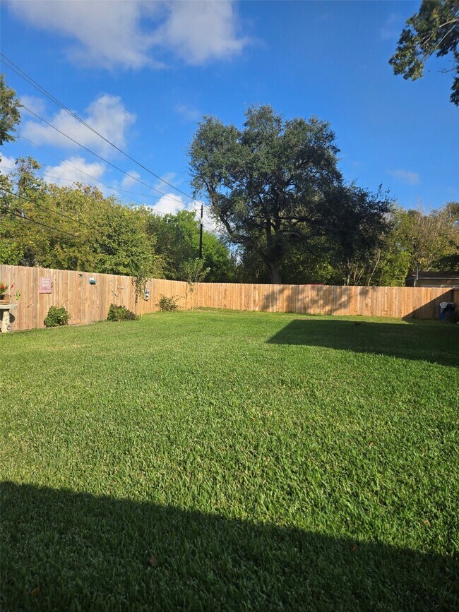 Building Photo - 2118 2nd Ave N