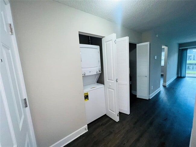 Building Photo - 2556 Woodgate Blvd