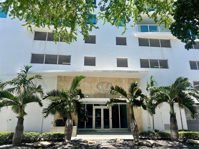 Building Photo - 1401 SW 22nd St