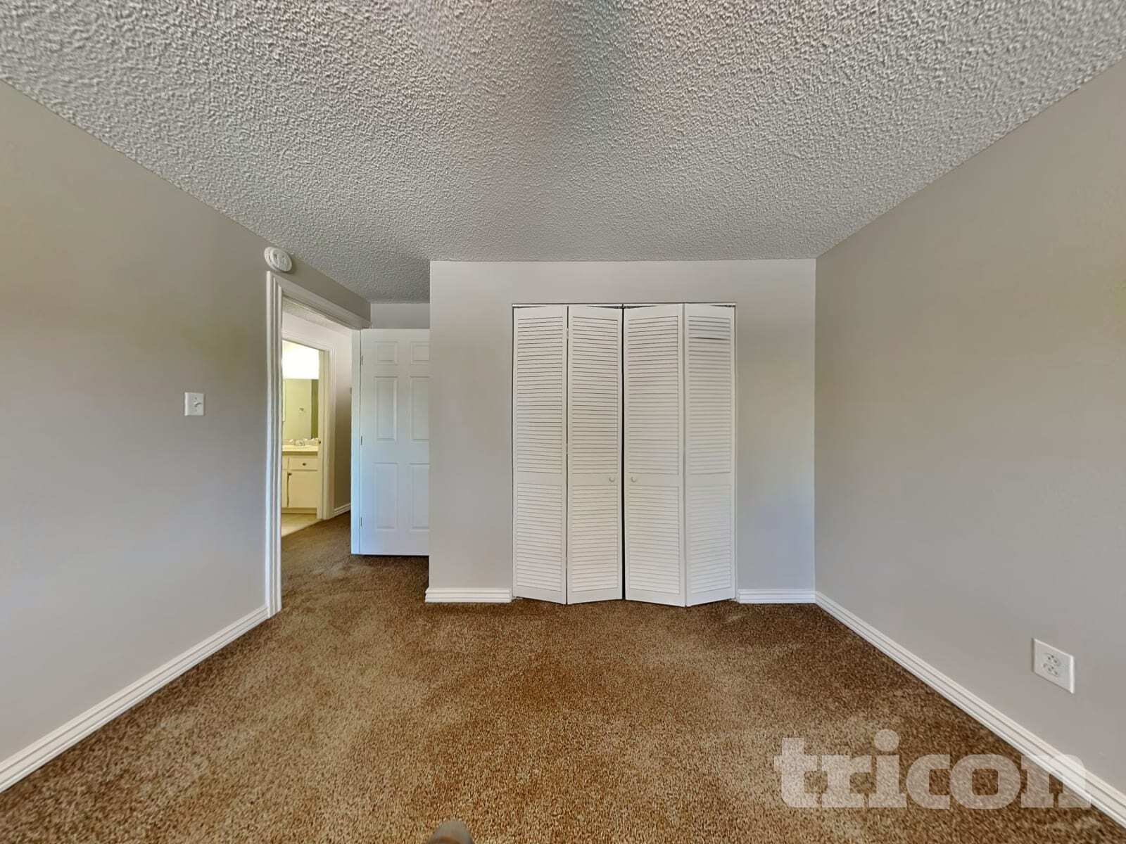 Building Photo - 945 E Huffaker Ln