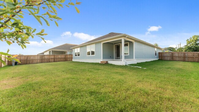 Building Photo - "Bright 4-Bedroom Haven with Scenic Views ...