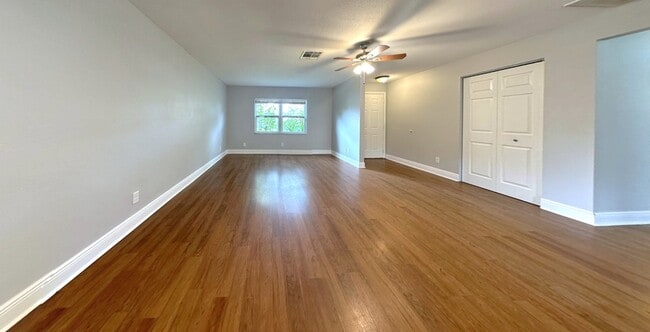 Building Photo - 6475 Cedarbrook Dr