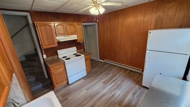 Building Photo - 2-3 bedroom, 1 bathroom