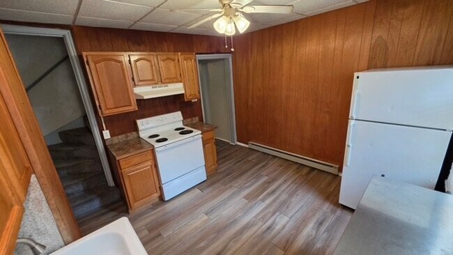 Building Photo - 3 bedroom, 1 bathroom