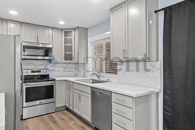 Building Photo - Unit Apt 2