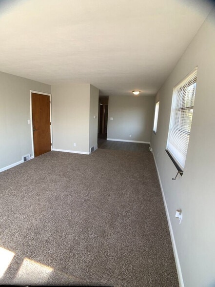 Building Photo - 2425 Springmont Ave