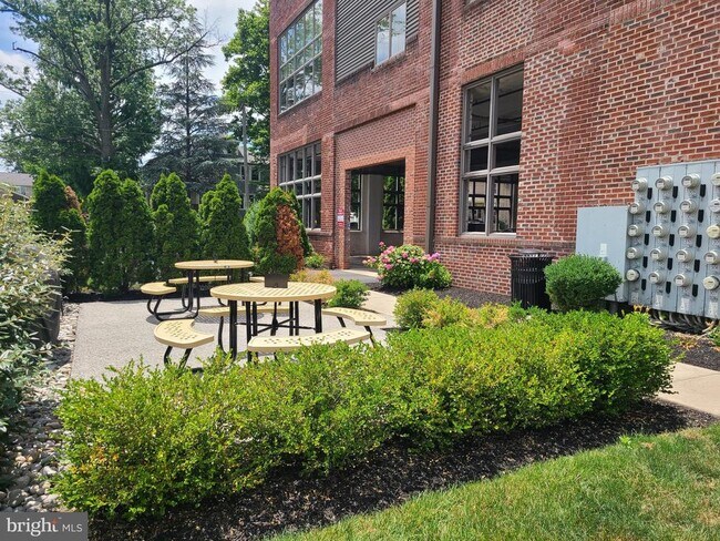Building Photo - 21 S VALLEY FORGE Rd