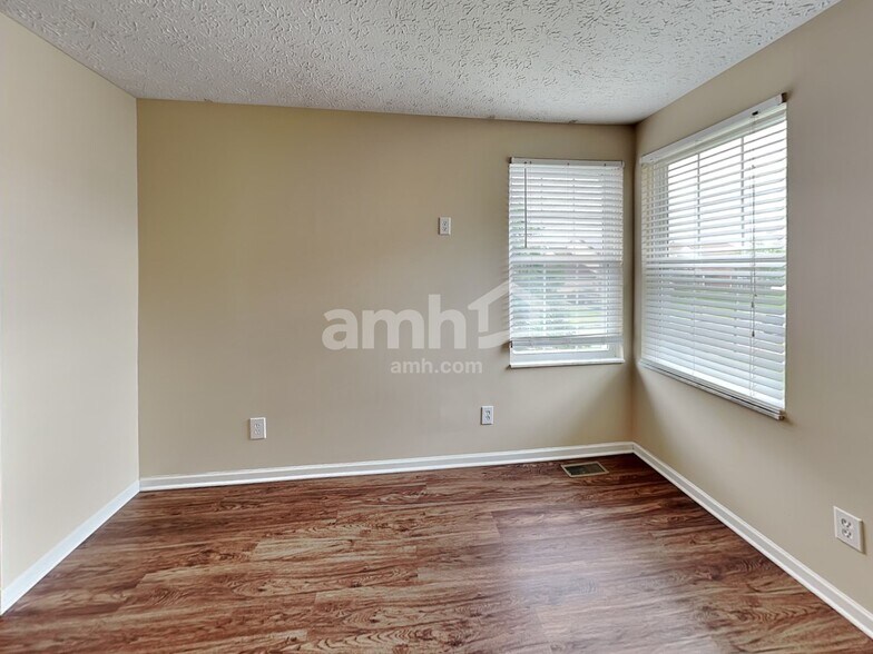 Building Photo - 1095 Mastell Dr