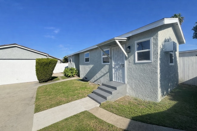 Building Photo - 1163 1/2 East 70th Street