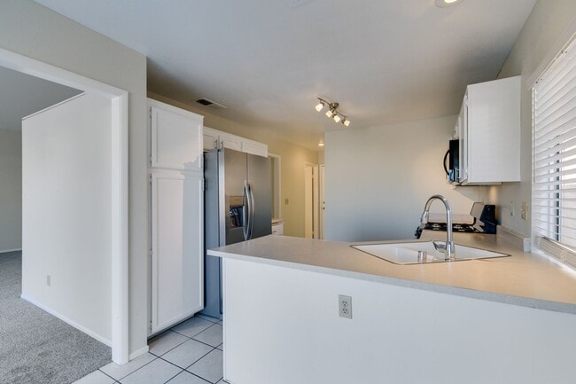 Building Photo - PARADISE VALLEY, 3 BDRM, 3 FULL BATH, 1 BDRM+FULL BATH DOWNSTAIRS, NO HOA