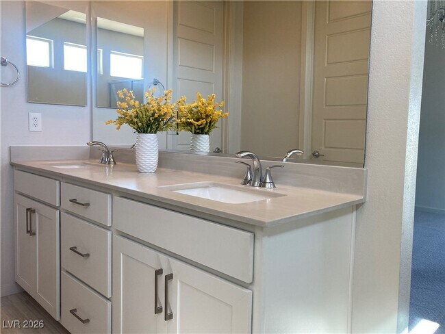 Building Photo - 1247 Rock Hls St