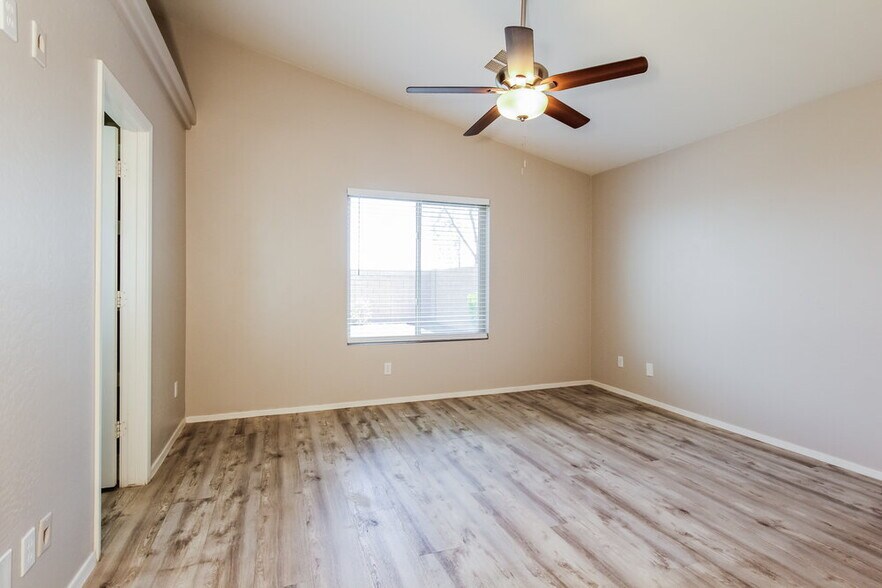 Building Photo - 4449 N 123rd Dr