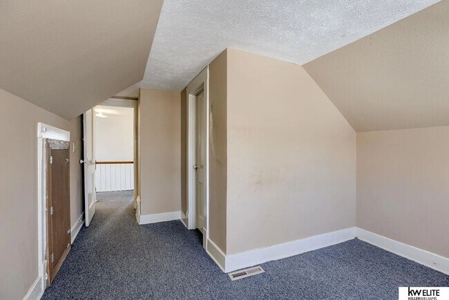 Building Photo - Charming  Home For Rent