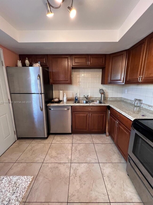 Building Photo - 1591 NE Miami Gardens Dr