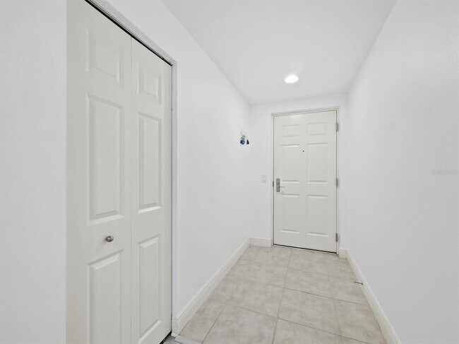 Building Photo - 800 N Tamiami Trl